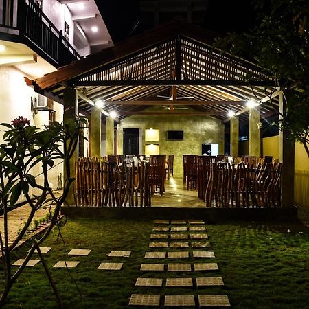 Aqua Glory Hotel Negombo Exterior photo