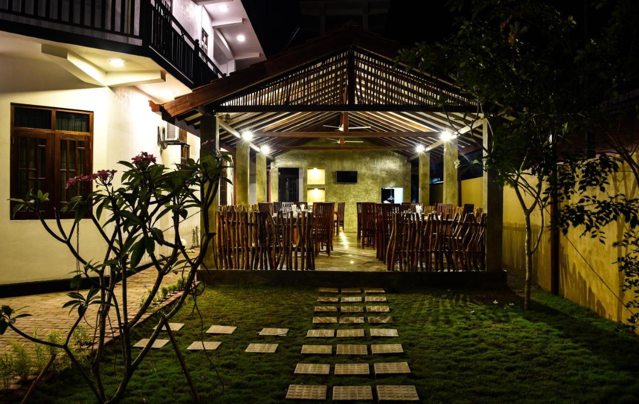 Aqua Glory Hotel Negombo Exterior photo